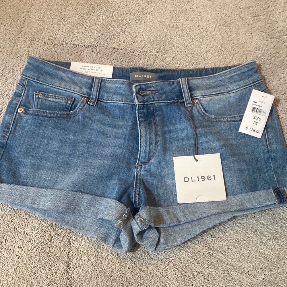 DL1961 Denim shorts, brand new. Size 28